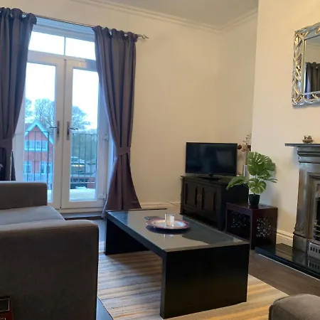 Apartman Blue Whale 2 Bedroomed 2nd Floor Appt With Sea Views, & Wifi *