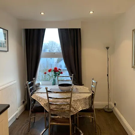 Apartman Blue Whale 2 Bedroomed 2nd Floor Appt With Sea Views, & Wifi