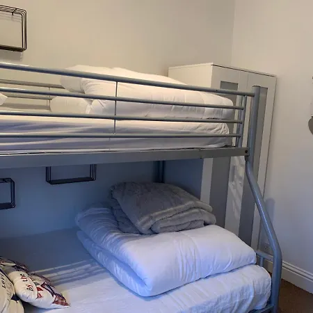 Blue Whale 2 Bedroomed 2nd Floor Appt With Sea Views, & Wifi Apartman *