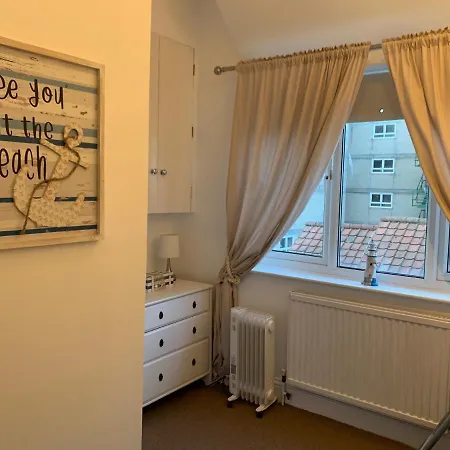 Blue Whale 2 Bedroomed 2nd Floor Appt With Sea Views, & Wifi Apartman