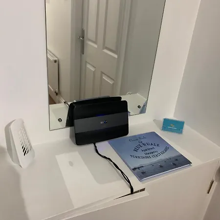 Blue Whale 2 Bedroomed 2nd Floor Appt With Sea Views, & Wifi Apartman